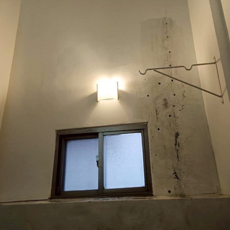 樓梯轉角牆面抓漏工程 台中大雅施工中1