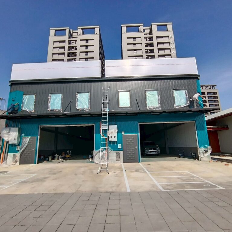 客戶調色鐵皮噴漆 高雄楠梓TOTAL施工中6