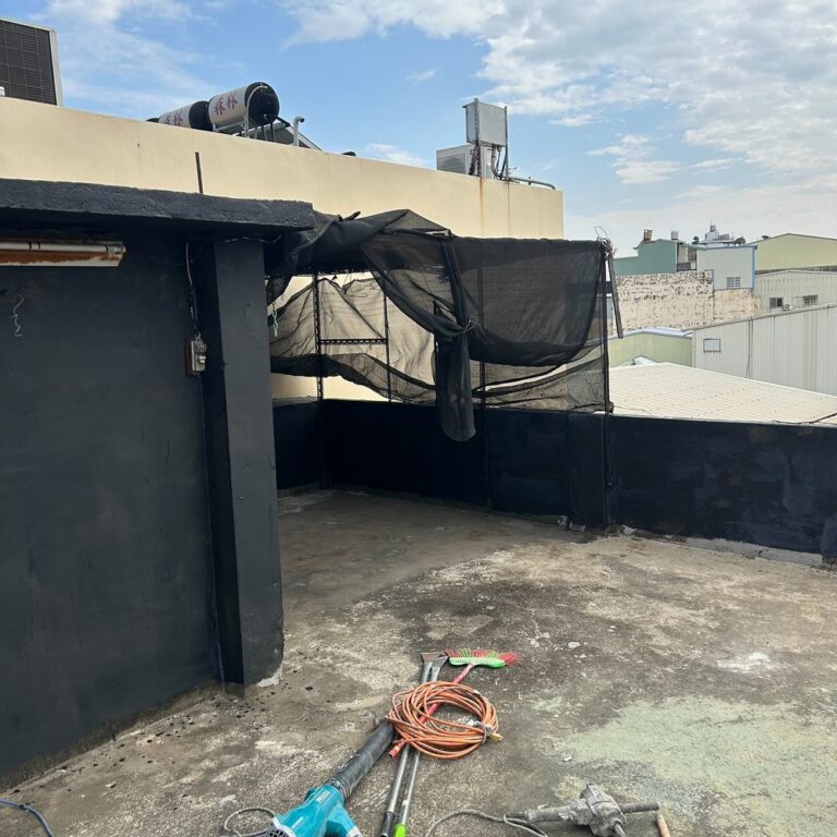 屋頂PU防水隔熱 台中太平永義路施工中2