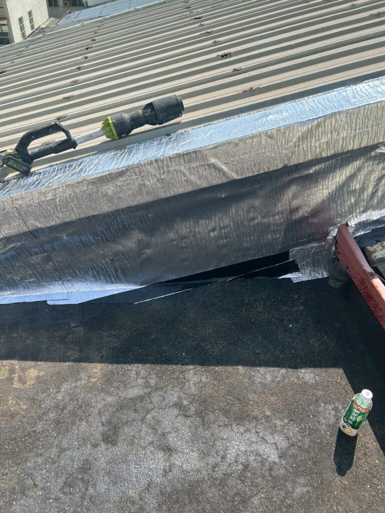 LINE ALBUM 115529屋頂與鐵皮PU與熱熔毯 鋁箔面隔熱防水台中大里好來六街 260609 7