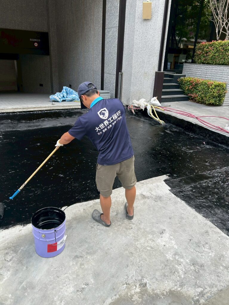 LINE ALBUM 115529車道入口 熱熔毯防水工程台中西屯 朝馬晴川 260609 4
