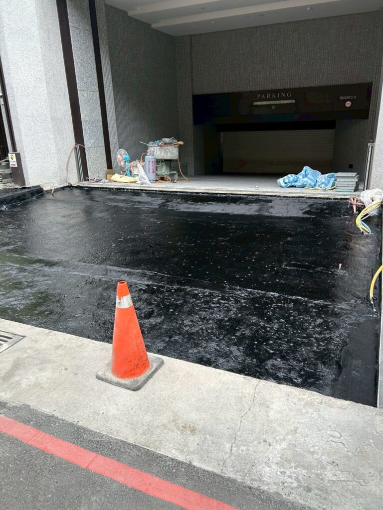 LINE ALBUM 115529車道入口 熱熔毯防水工程台中西屯 朝馬晴川 260609 6