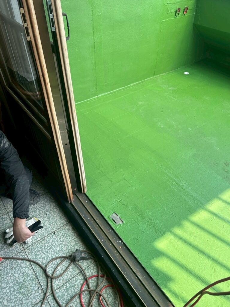 LINE ALBUM 115529陽台與露台熱熔毯不織布面防水工程屋頂鐵皮熱熔毯鋁箔面）台中北屯區旅 260609 12