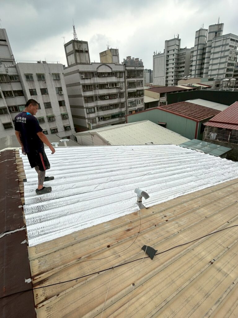 LINE ALBUM 115529陽台與露台熱熔毯不織布面防水工程屋頂鐵皮熱熔毯鋁箔面）台中北屯區旅 260609 15