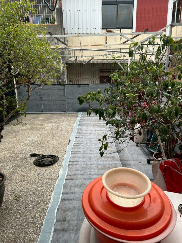 LINE ALBUM 115529陽台與露台熱熔毯不織布面防水工程屋頂鐵皮熱熔毯鋁箔面）台中北屯區旅 260609 4