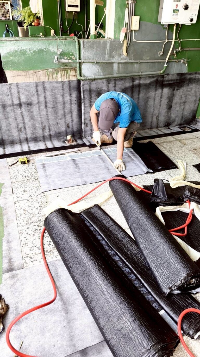 LINE ALBUM 115529陽台與露台熱熔毯不織布面防水工程屋頂鐵皮熱熔毯鋁箔面）台中北屯區旅 260609 5