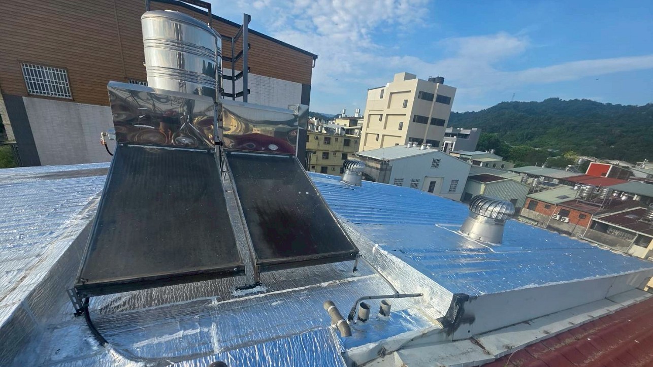屋頂熱熔毯鋁箔面隔熱防水工程 台中太平區中山