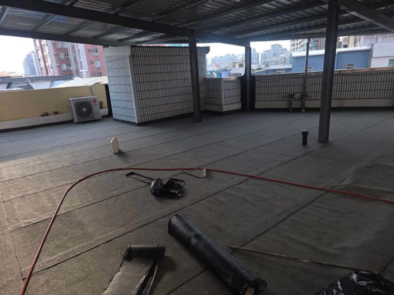 屋頂熱熔毯岩片面 北區衛道路2完工
