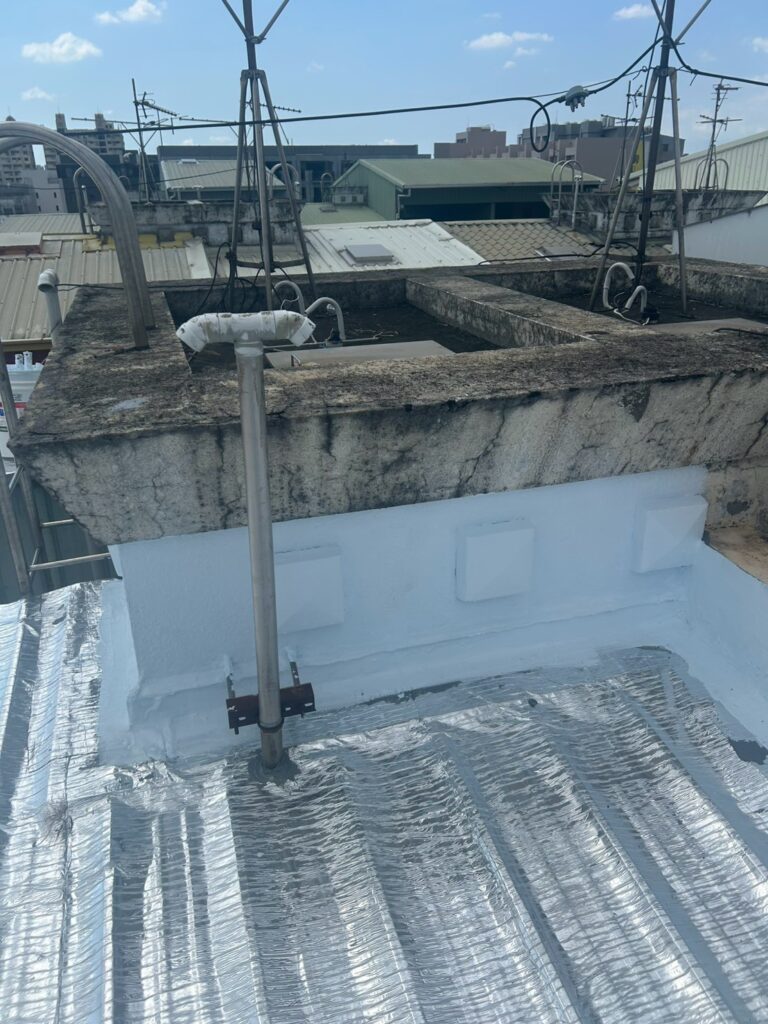 屋頂鐵皮熱熔毯鋁箔面 太平永樂街3完工