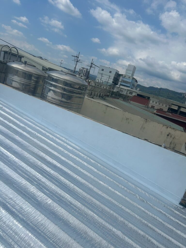 屋頂鐵皮熱熔毯鋁箔面 太平永樂街5完工