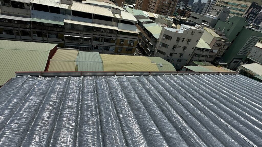 屋頂鐵皮熱熔毯鋁箔面-西區美村路