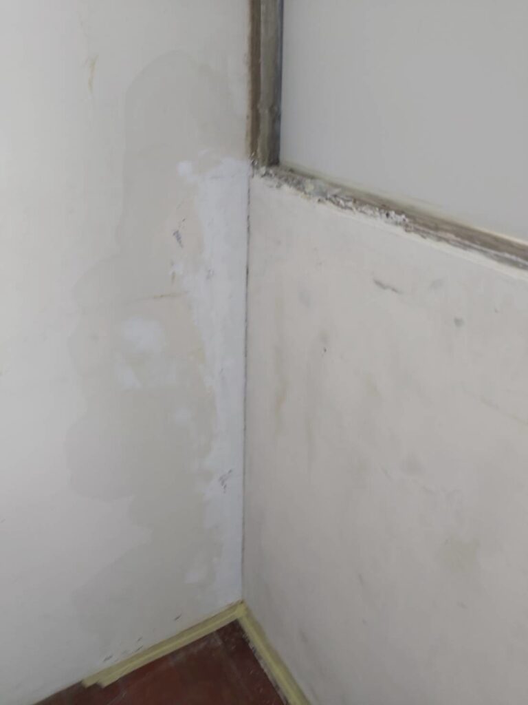 窗框抓漏 台中西屯區4施工中