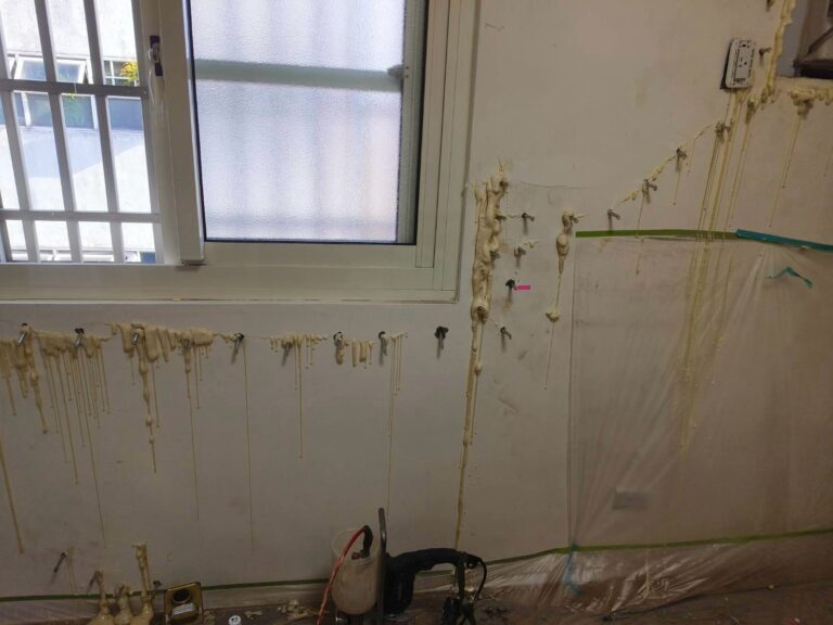窗框與冷氣框抓漏 西區美村路2施工中