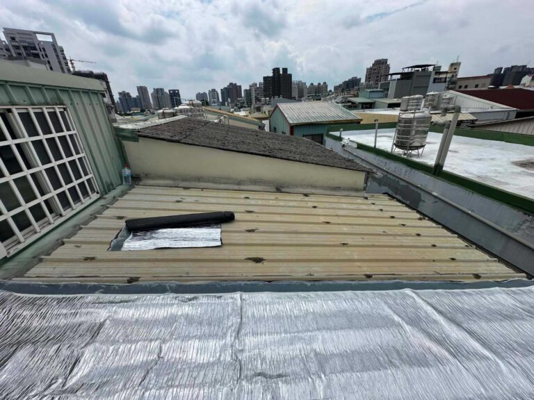 鐵皮熱熔毯鋁箔面 北屯瀋陽北路1施工中