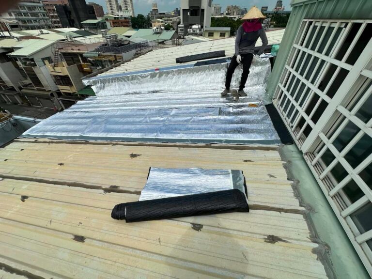 鐵皮熱熔毯鋁箔面 北屯瀋陽北路2施工中