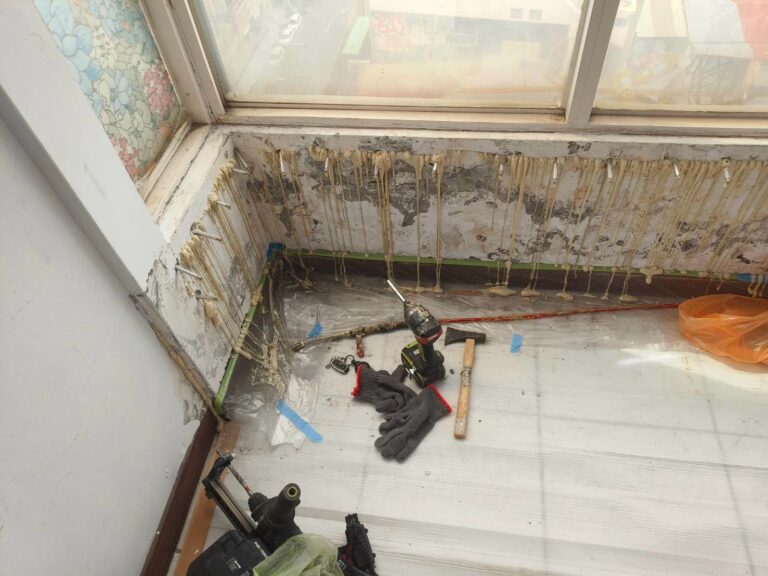 窗框抓漏工程 北屯東山路1施工中