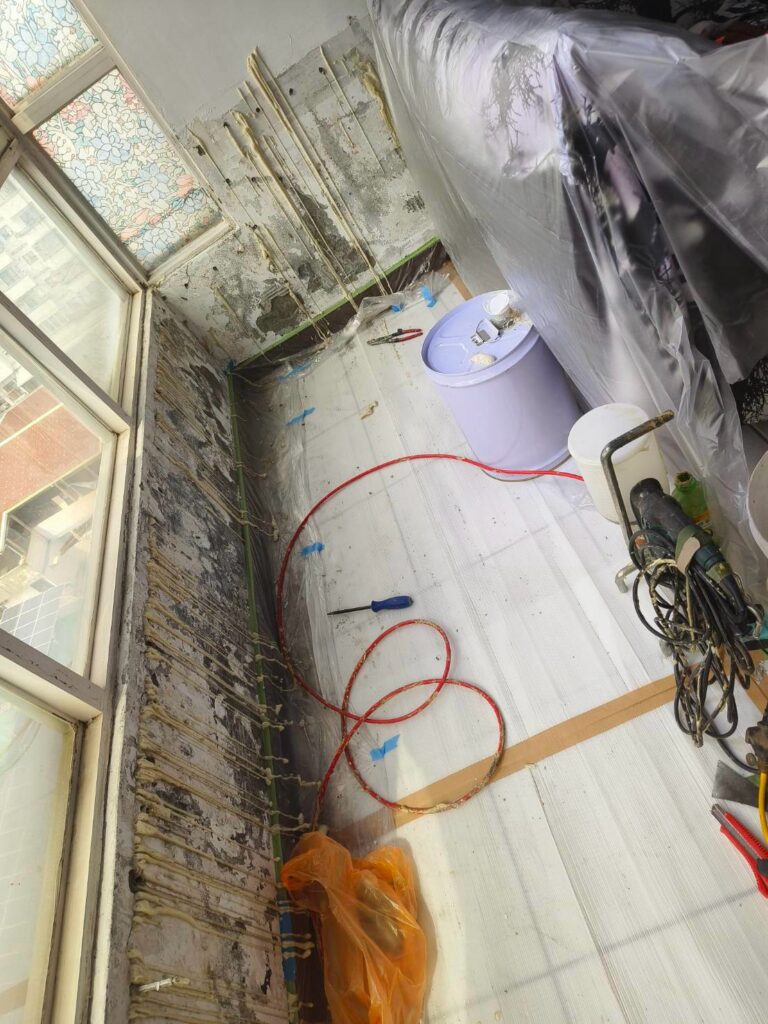 窗框抓漏工程 北屯東山路2施工中