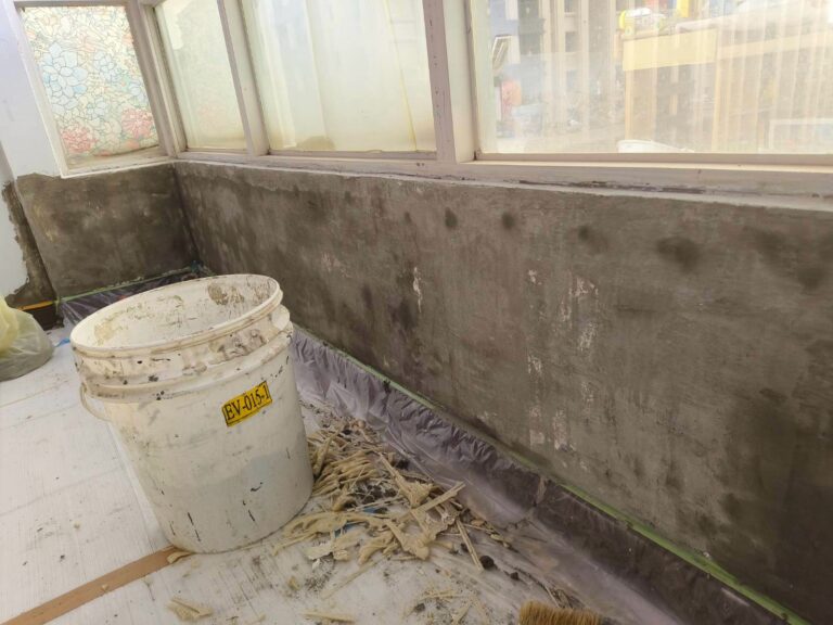窗框抓漏工程 北屯東山路3施工中